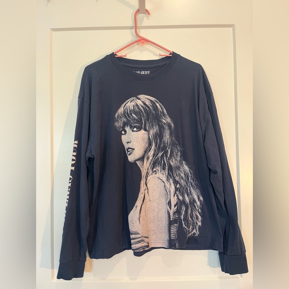 Taylor Swift Eras Tour Official Long Sleeve Navy T-Shirt Tee Shirt sz L